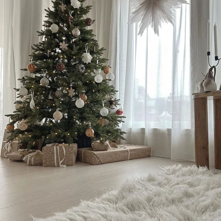 My Creative Process for Decorating the Christmas Tree